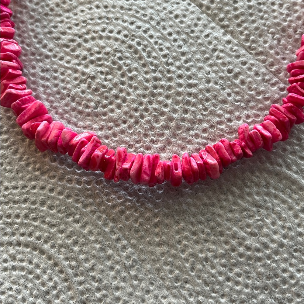 🎀🩷🌸 Pink Beaded Necklace(LOOKS LIKE POOKA SHELLS)🎀🤍🩷 - Picture 3 of 3